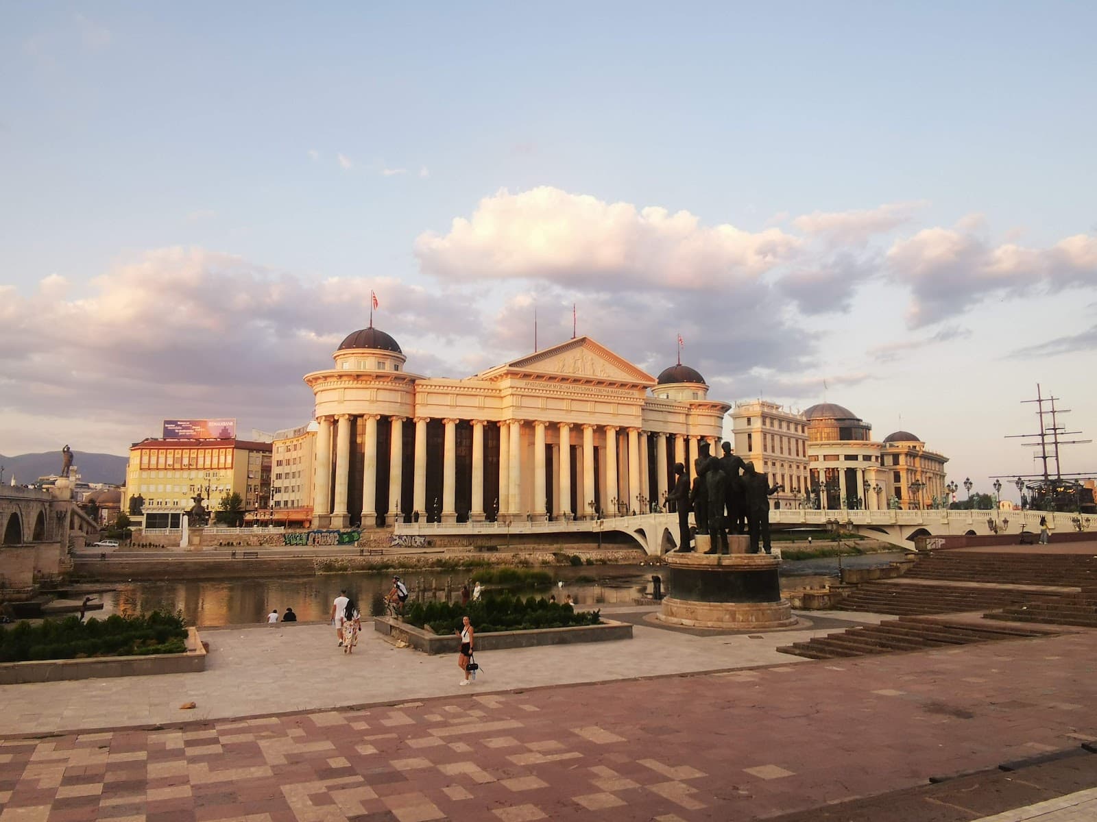 Vardar River Promenade Kej 13 Noemvri - Image 1