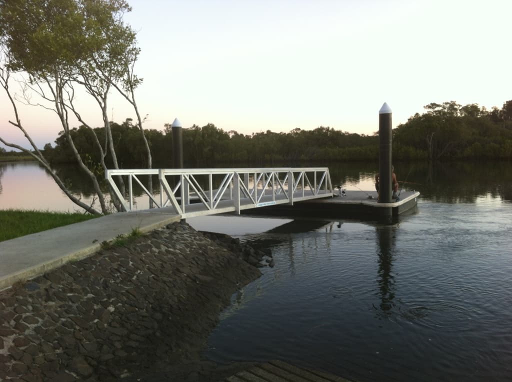 Wardell village riverfront - Image 1