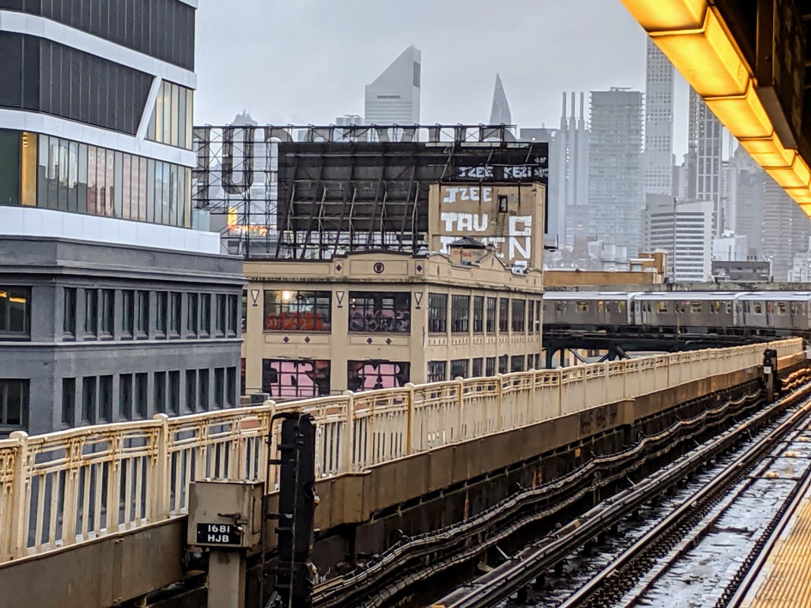 Queens Plaza - Image 1