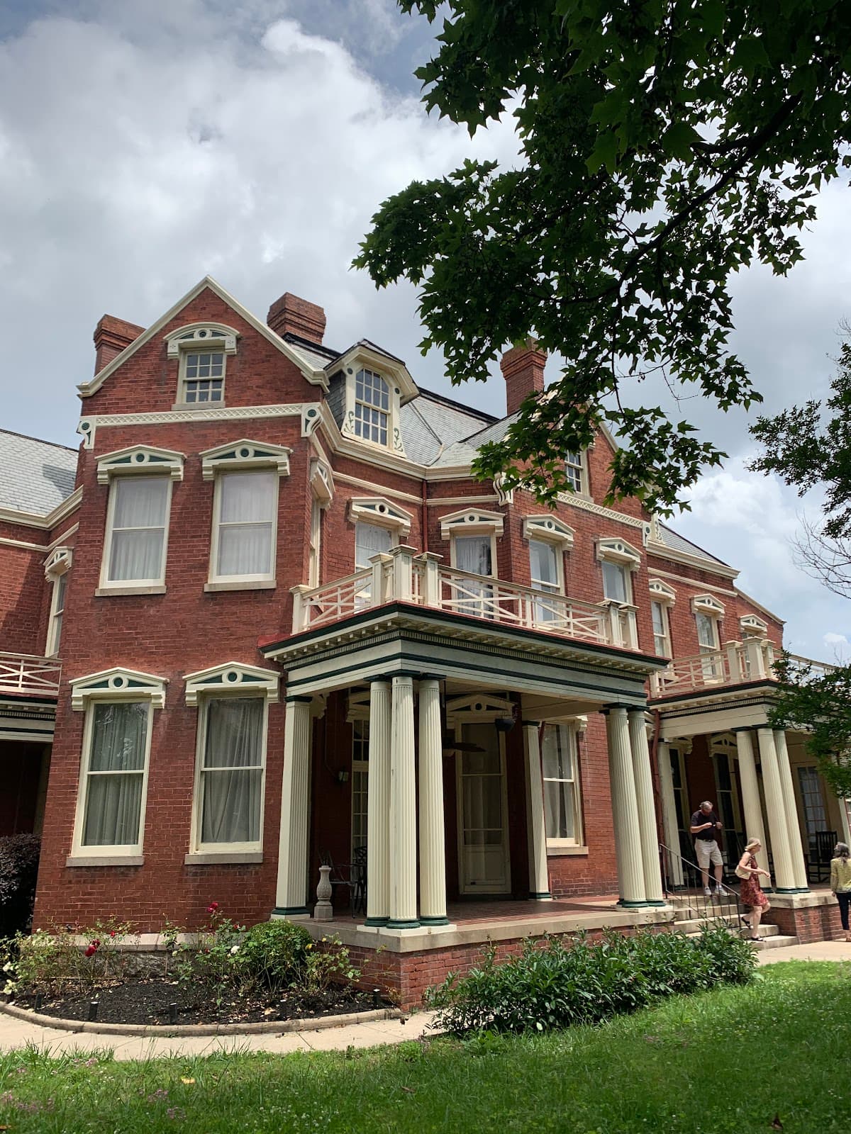 Poplar Lawn Historic District - Image 1