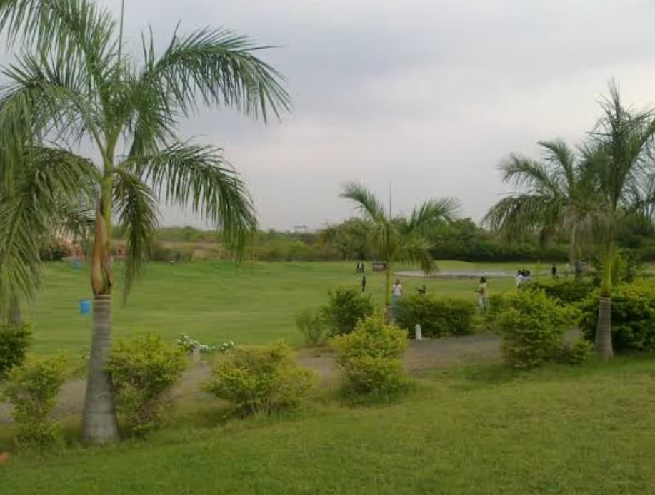 Ishwariya Park - Image 1