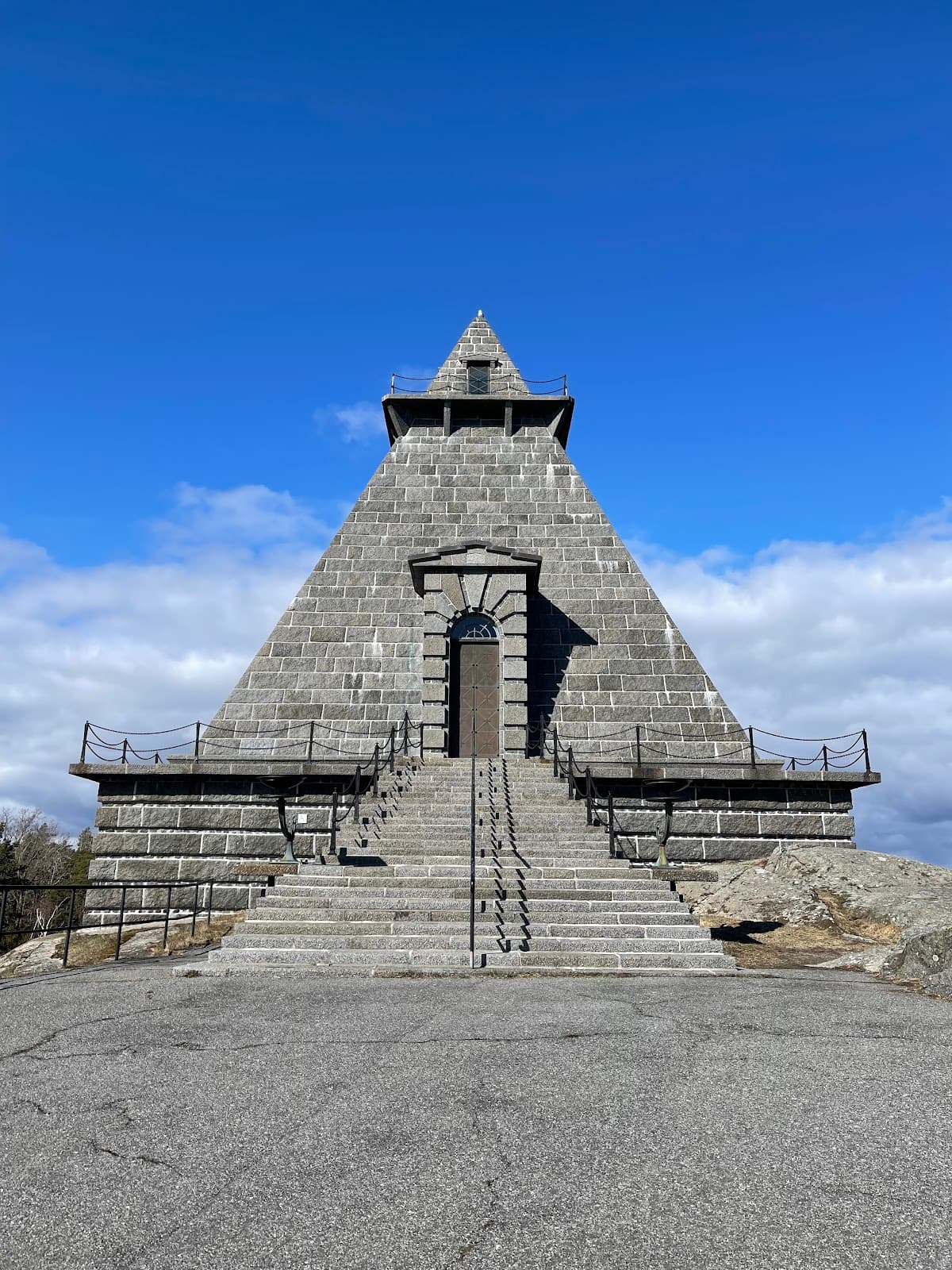 Minnehallen (War Memorial) - Image 1