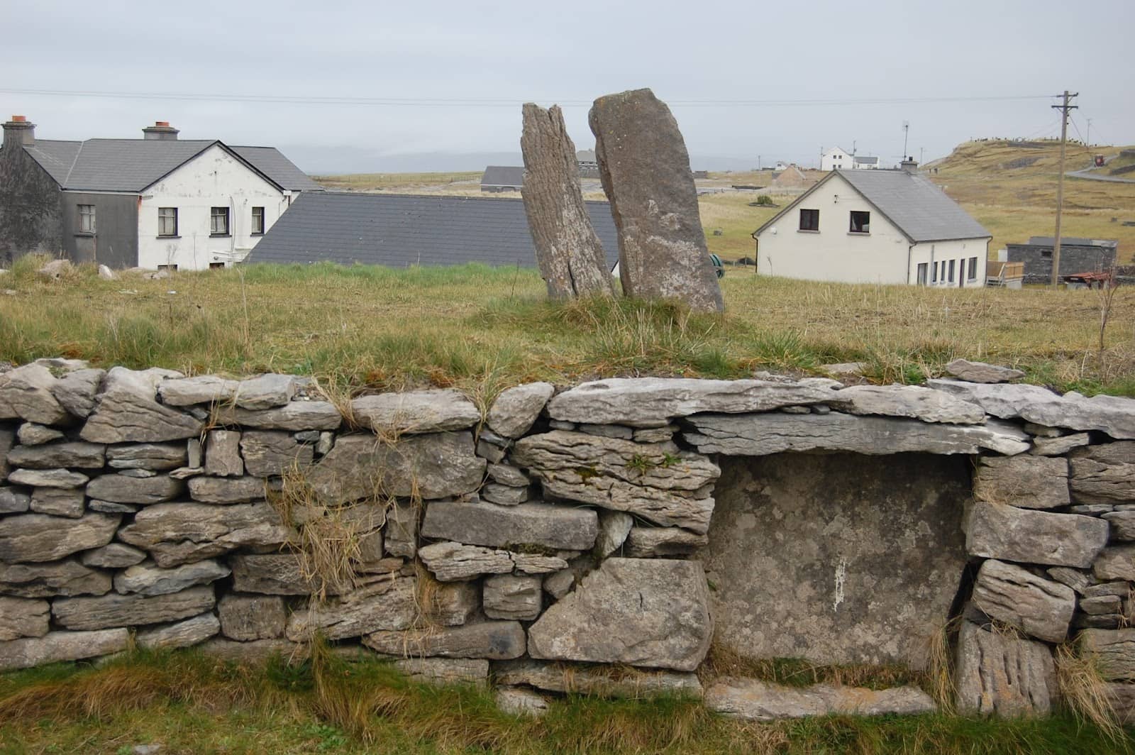 Teampall Chaomháin (St. Kevin's Church)