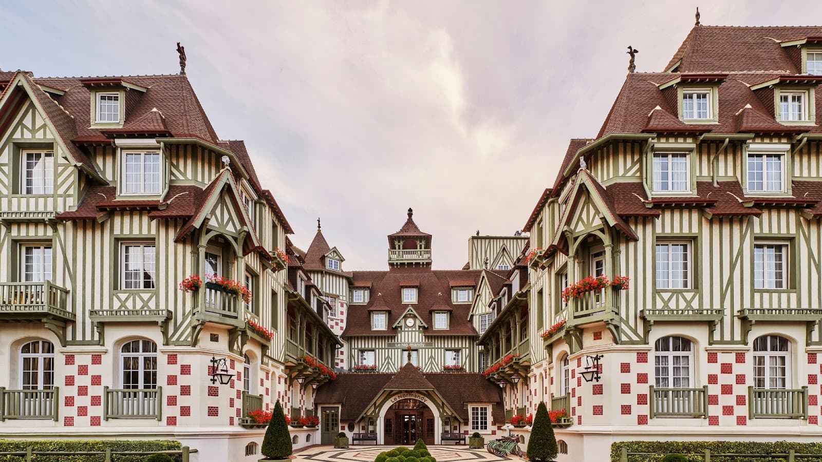 Hôtel Barrière Le Normandy Deauville - Image 1