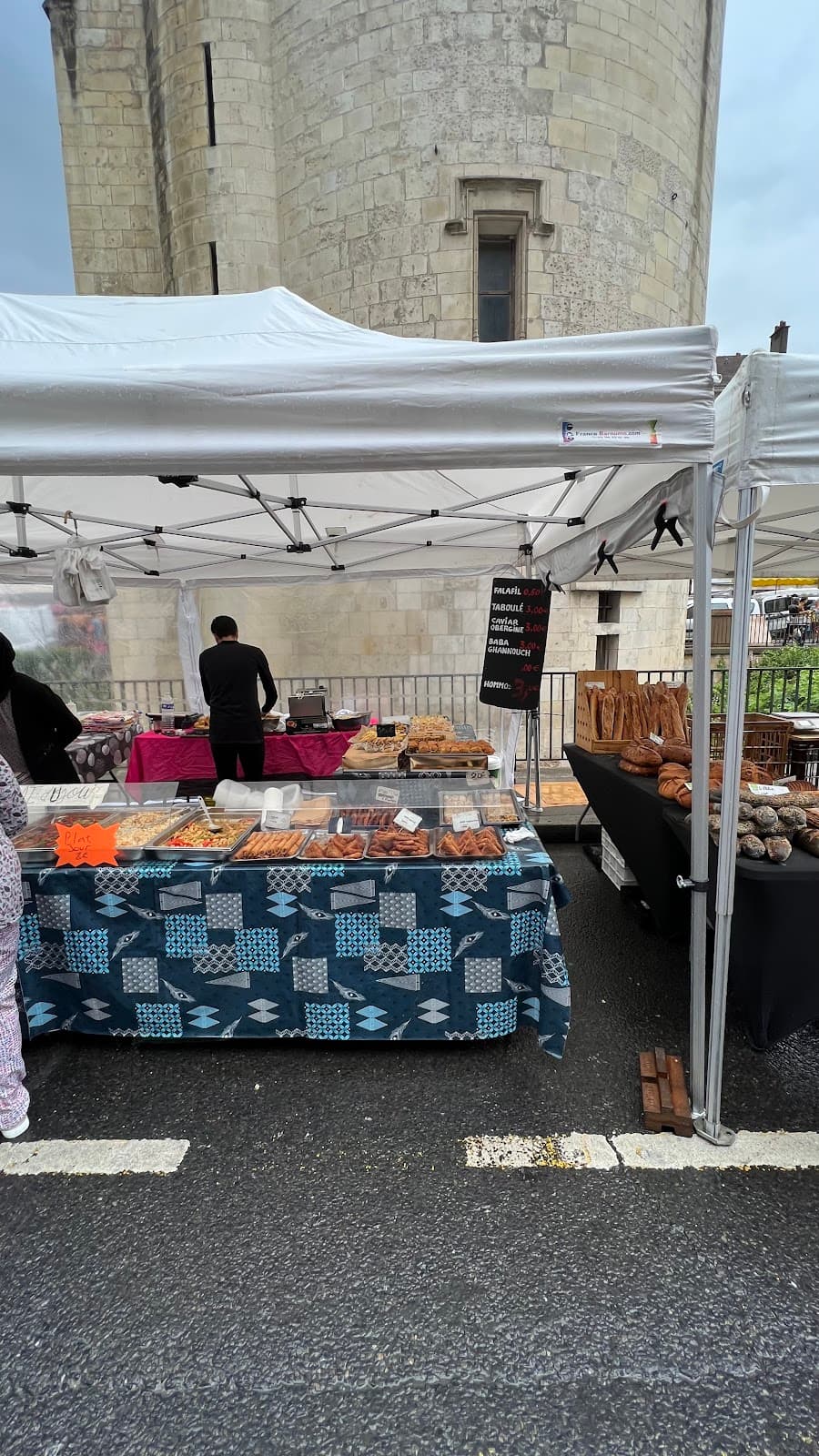 Sunday Port Market Quai Vendeuvre - Image 1