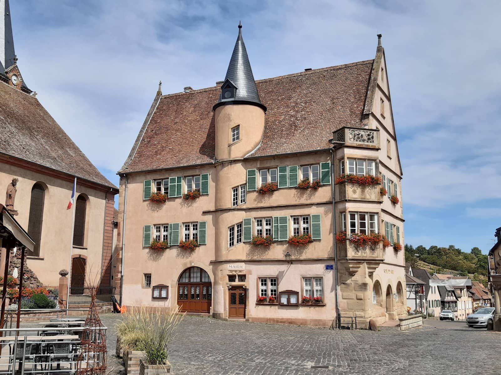 Local Boutiques and Cafes