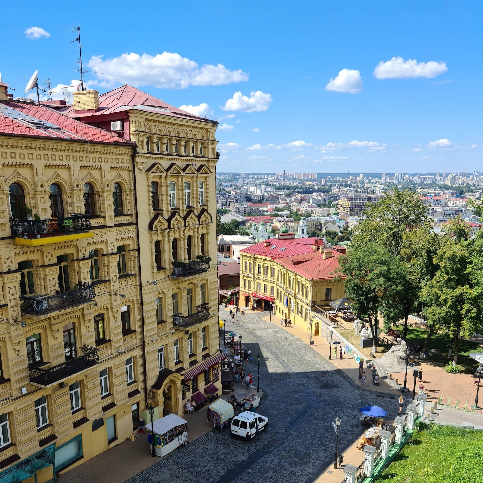 Art Galleries and Souvenir Shops