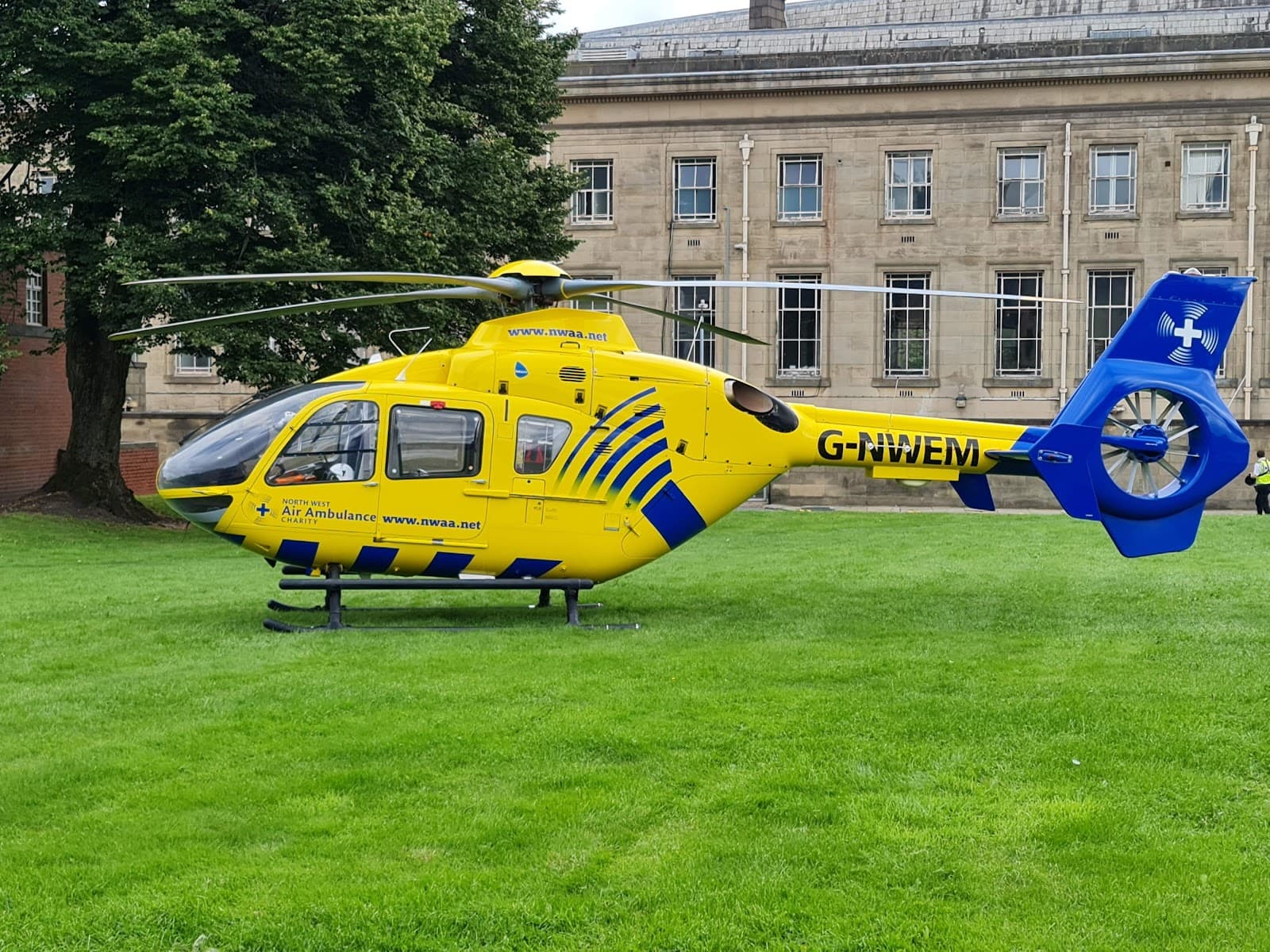 Le Mans Crescent - Image 1