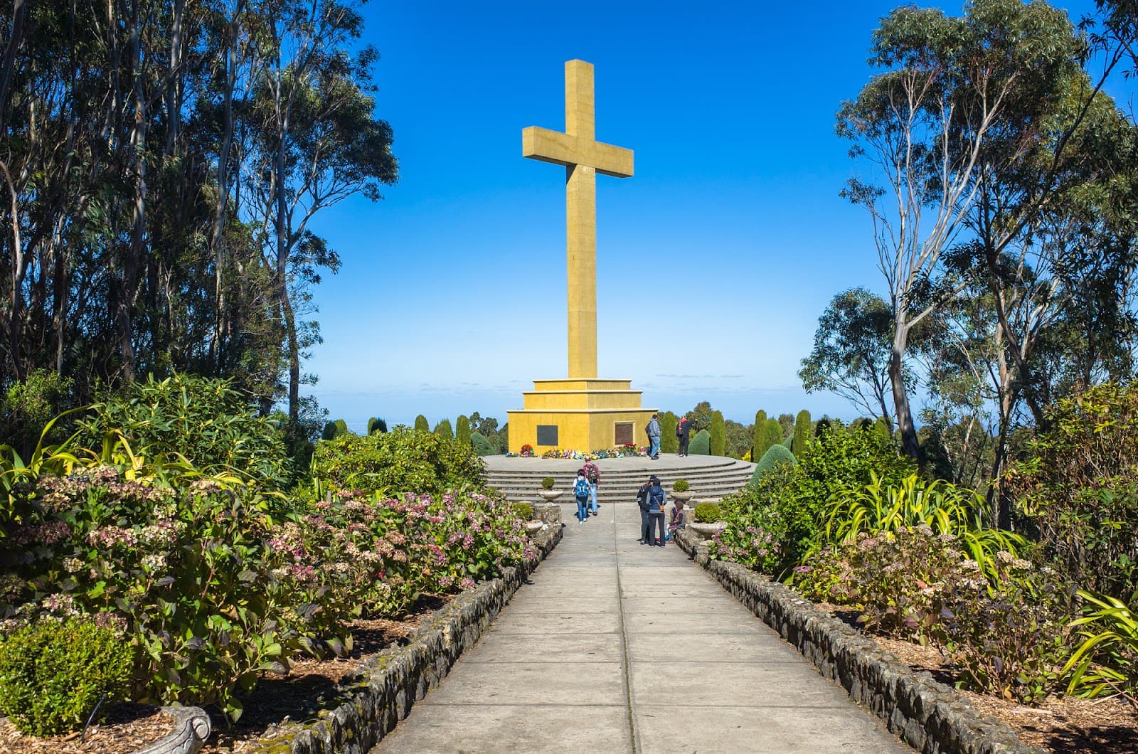 Mount Macedon Memorial Cross - Image 1