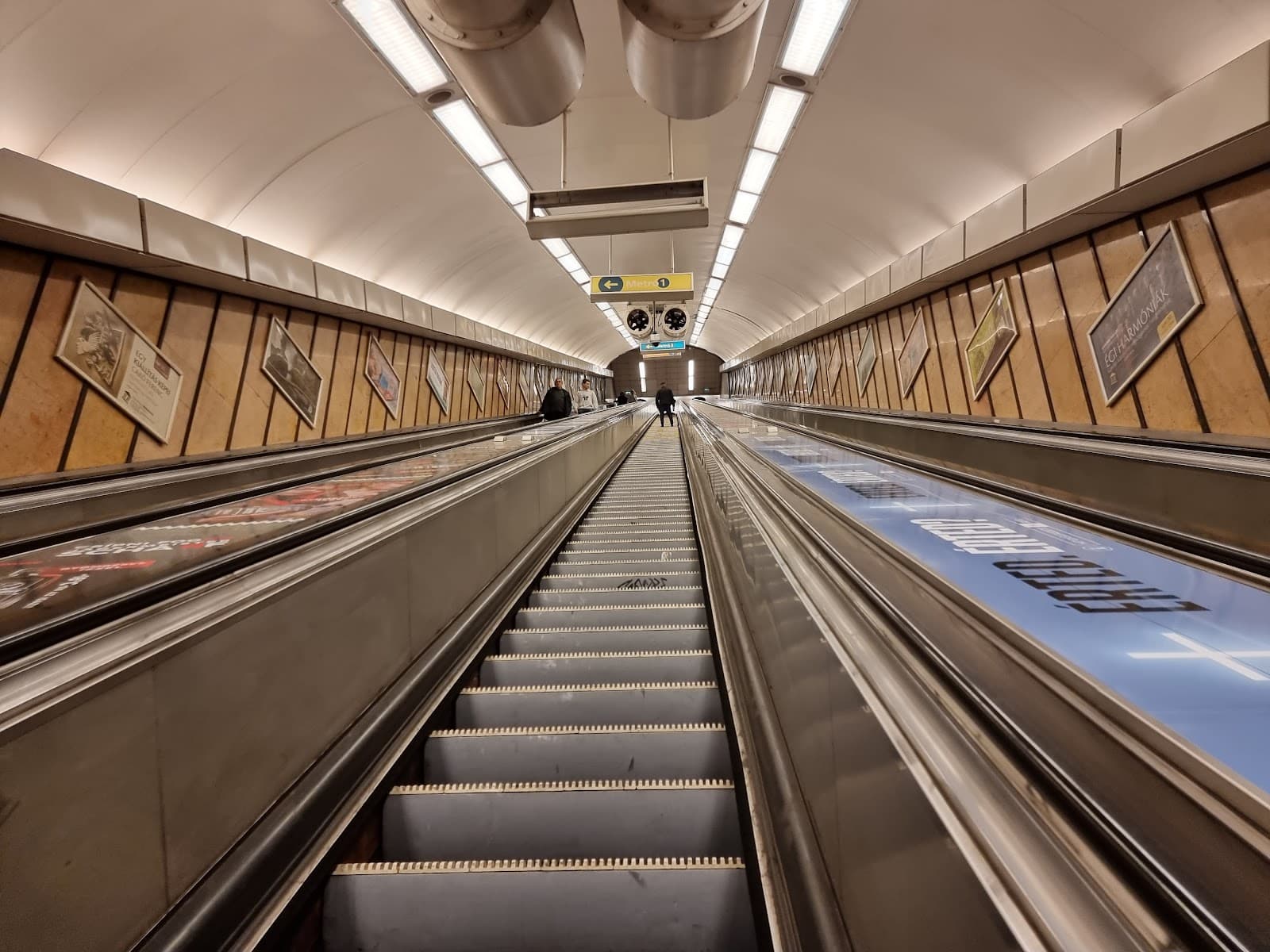 Deák Ferenc tér Metro Station - Image 1