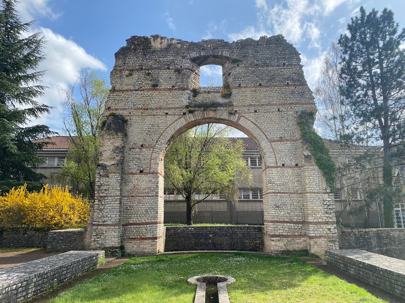 Arc de Diane - Image 1