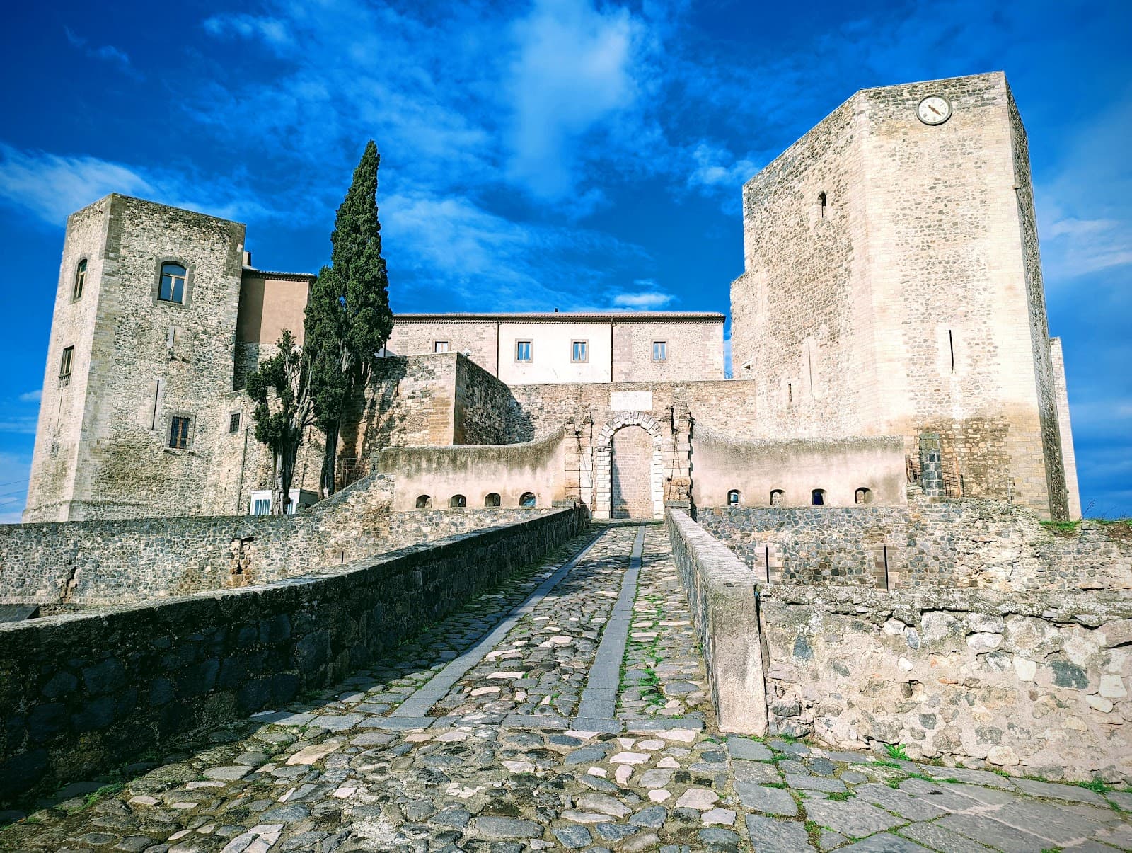 Melfi Castle - Image 1