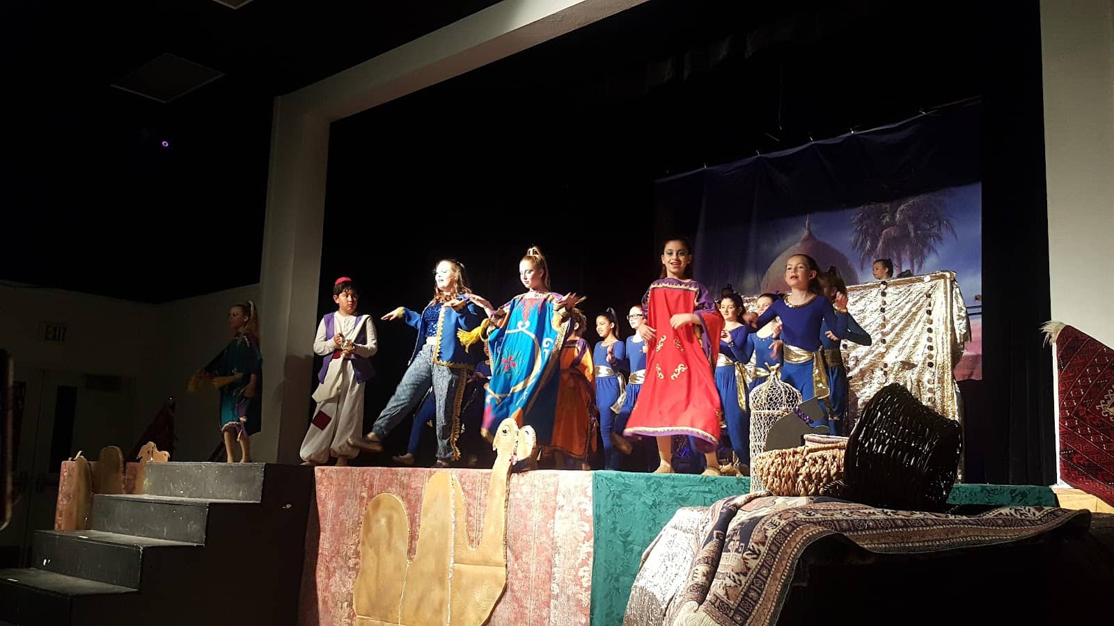 Live Music & Performances