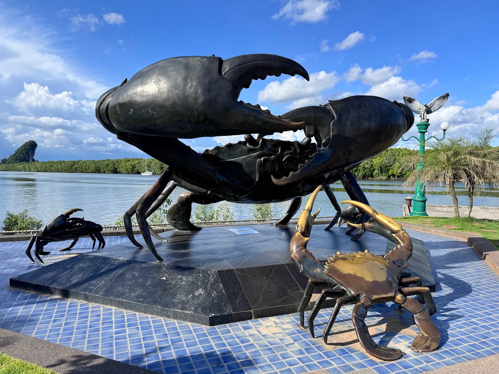Mud Crab Sculpture - Image 1
