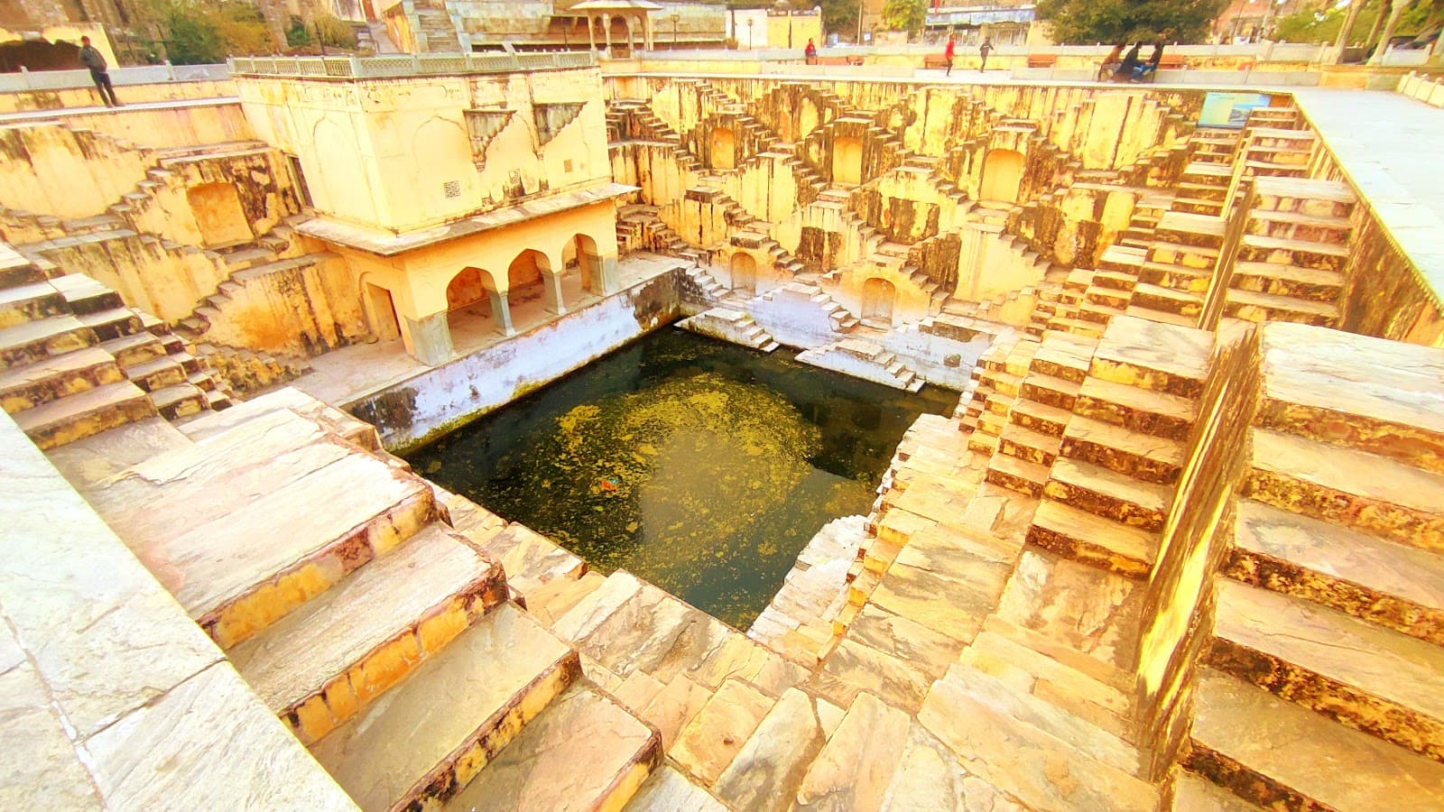 Panna Meena Ka Kund - Image 1