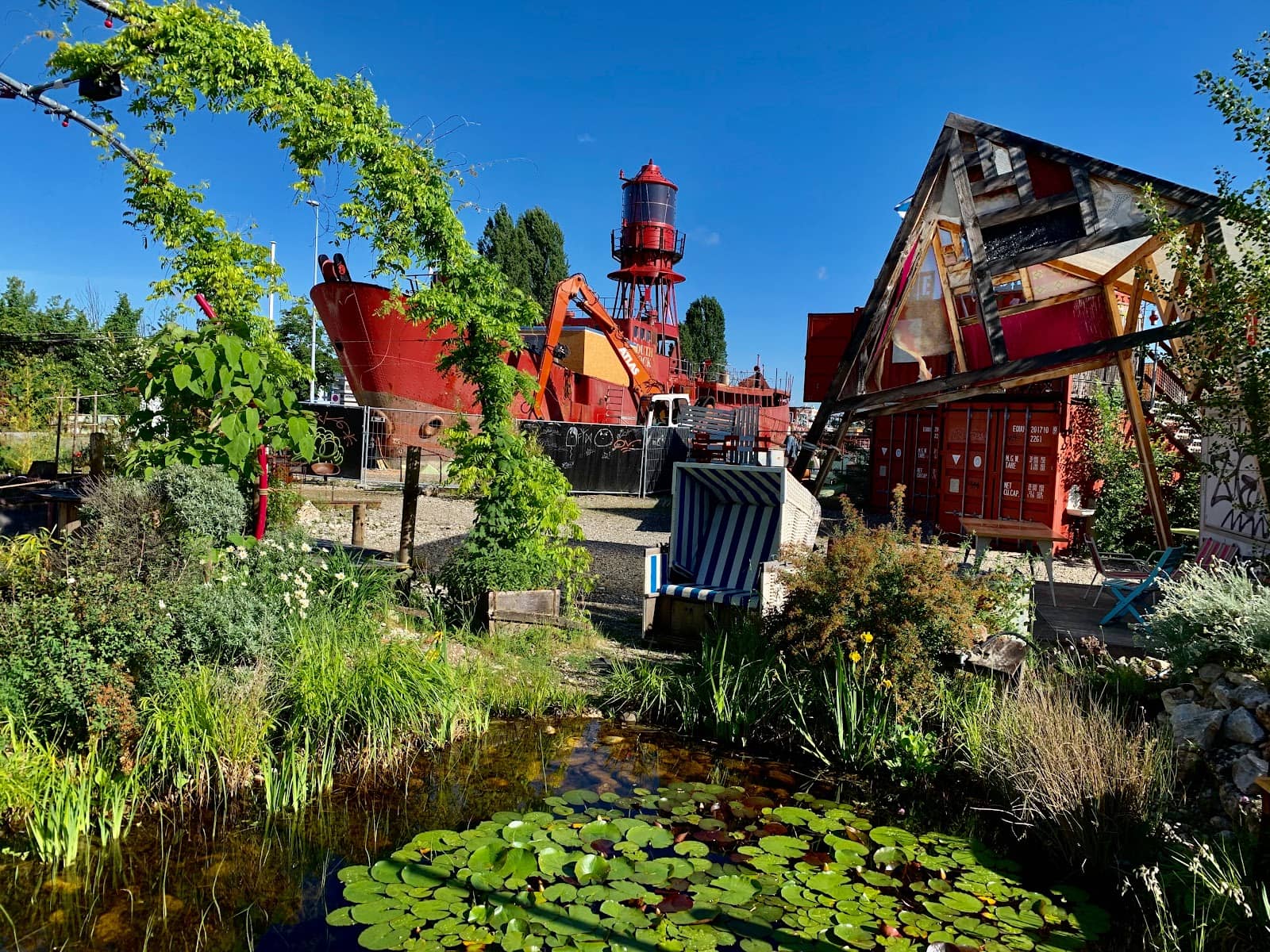 Artistic & Quirky Ambiance