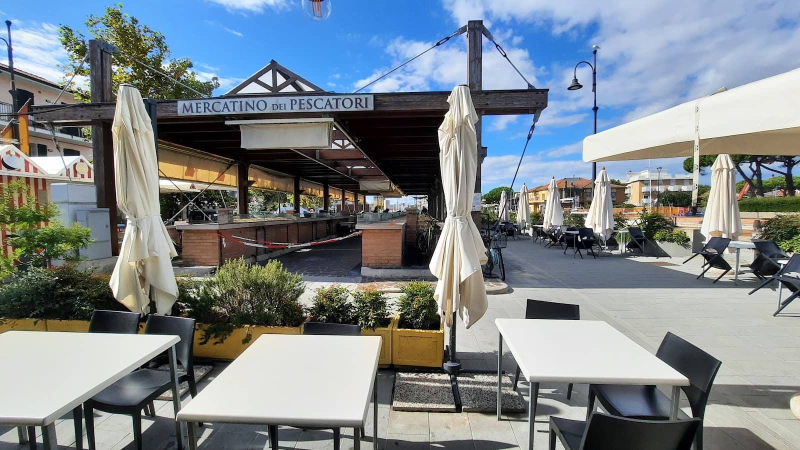 Heated Veranda & Canalside Tables