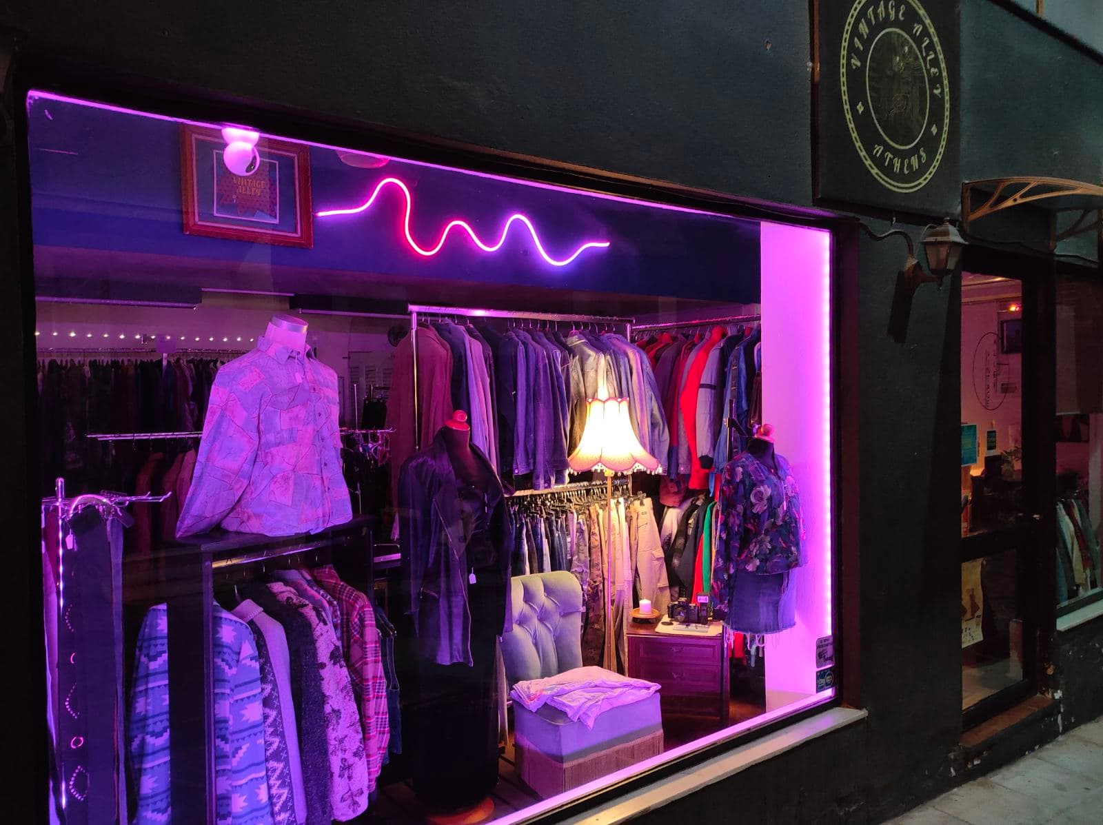 Various vintage stores in Athens - Image 1