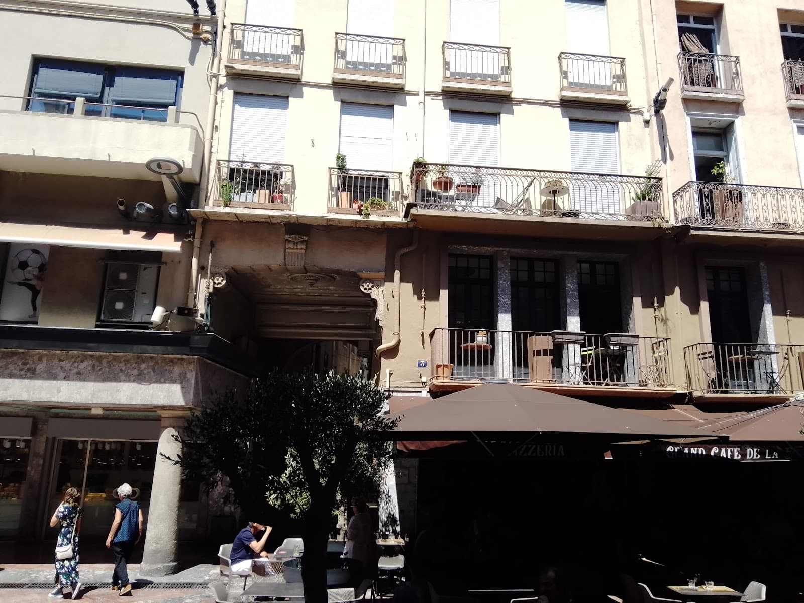 Place de la Loge - Image 1