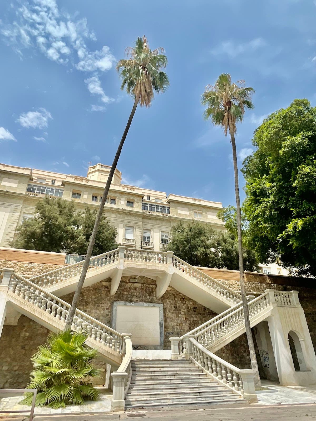 Paseo Alfonso XII Waterfront - Image 1