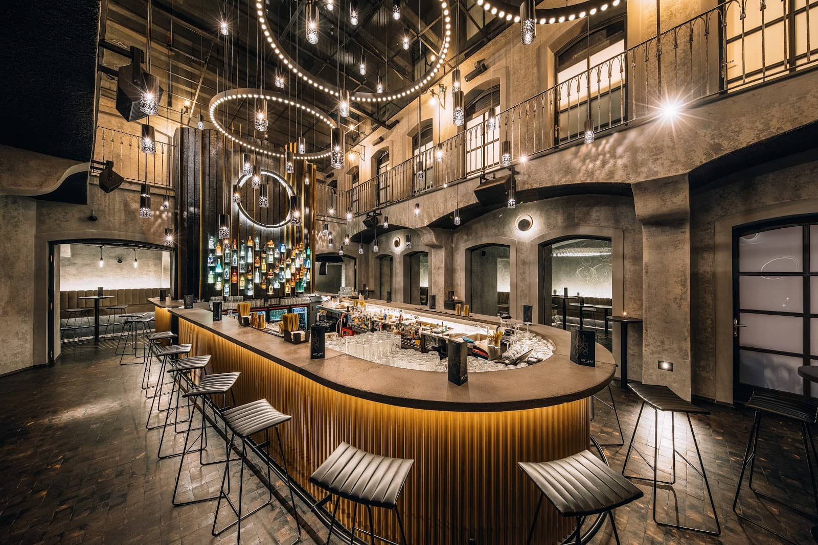 Vibrant & Mature Crowd