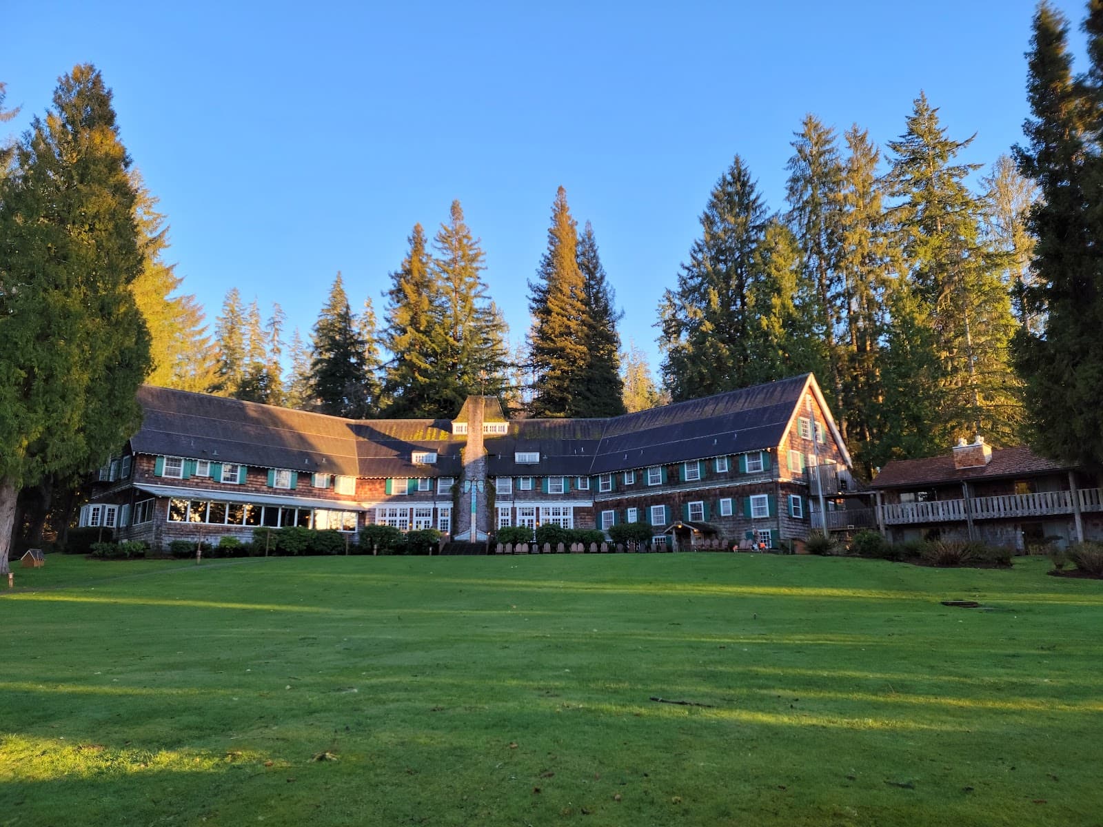 Lake Quinault Lodge - Image 1