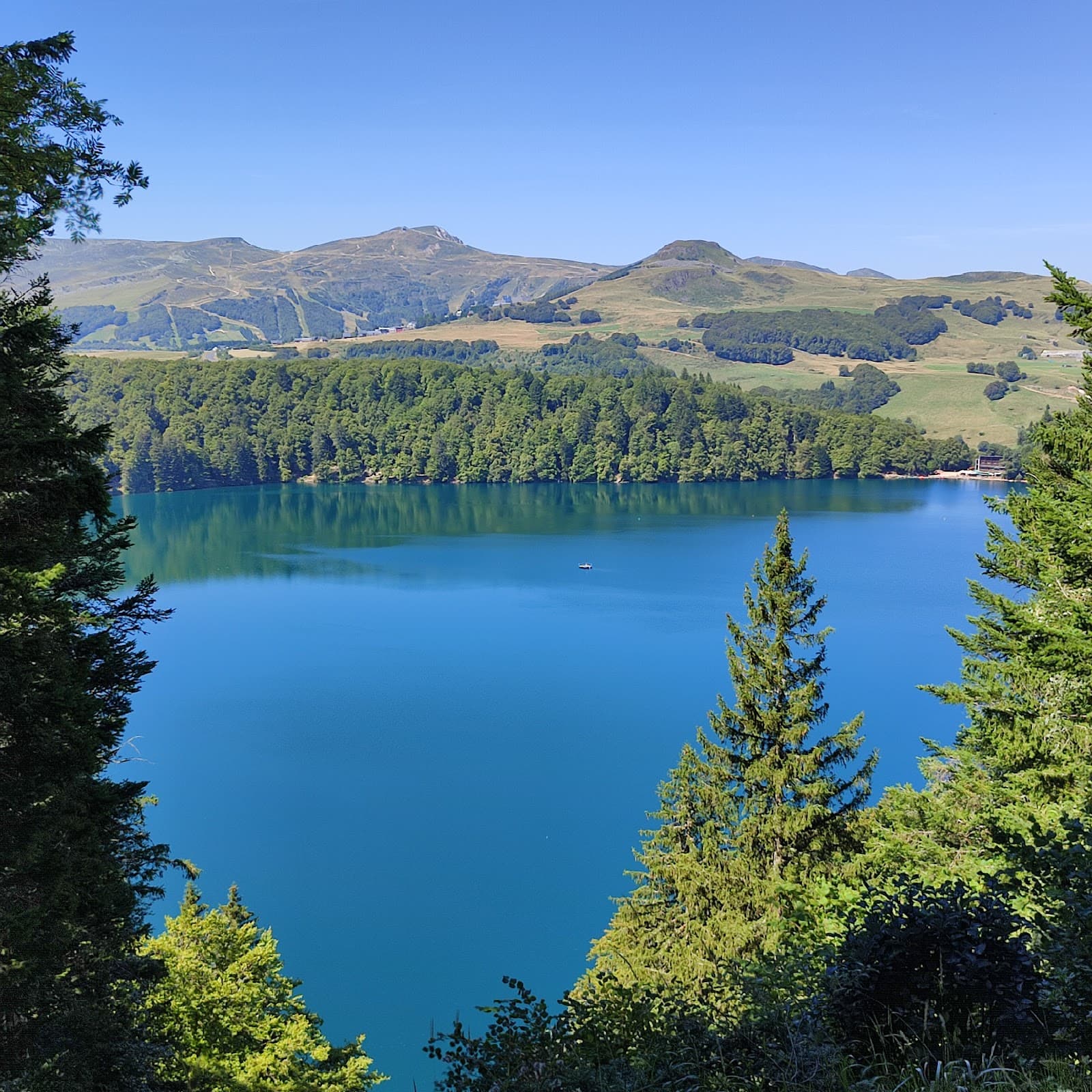 Lac Pavin Viewpoint - Image 1