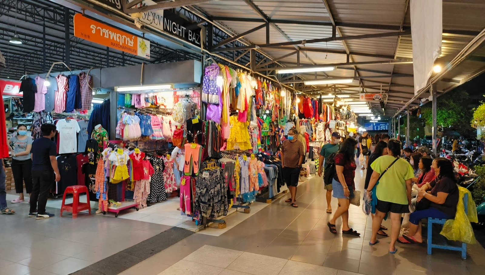 ASEAN Night Bazaar Hat Yai - Image 1