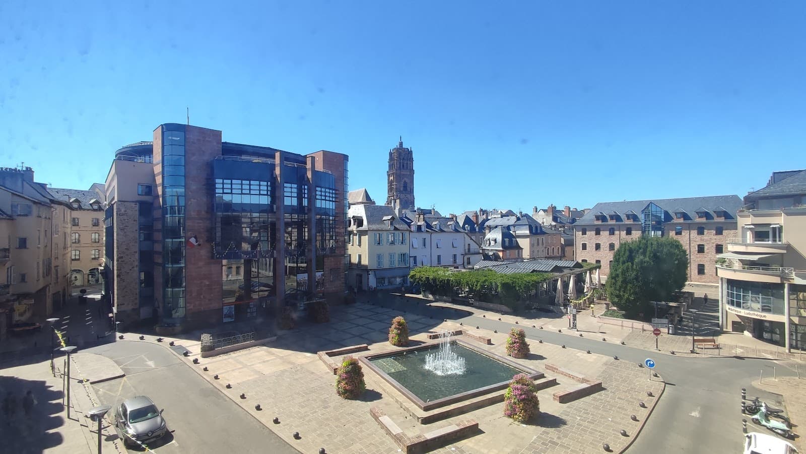 Place Eugène Raynaldy - Image 1