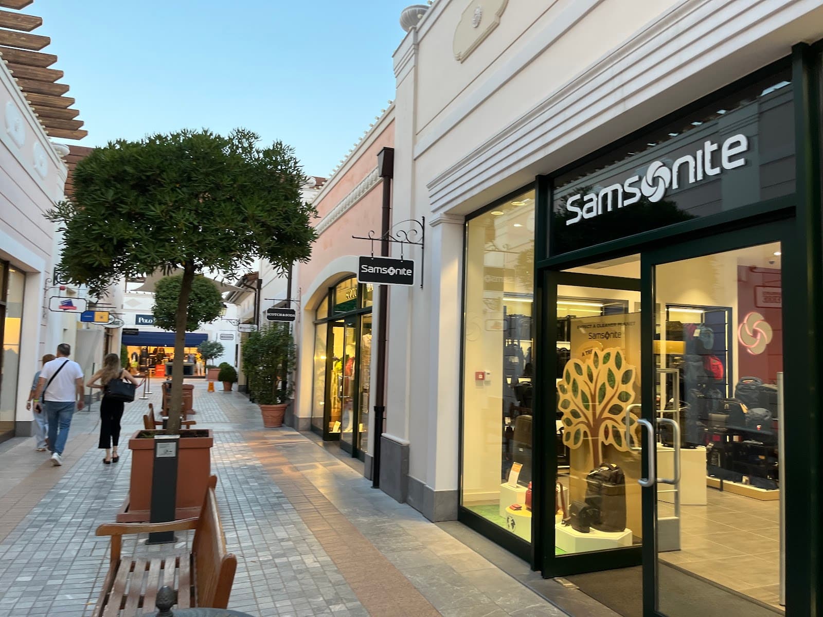 McArthurGlen Designer Outlet Spata - Image 1