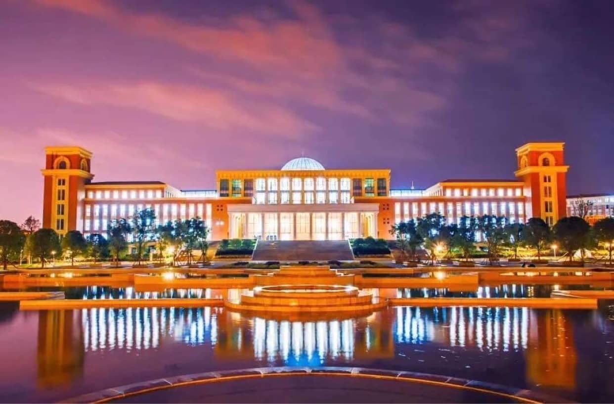 Adjacent Lakeside Park