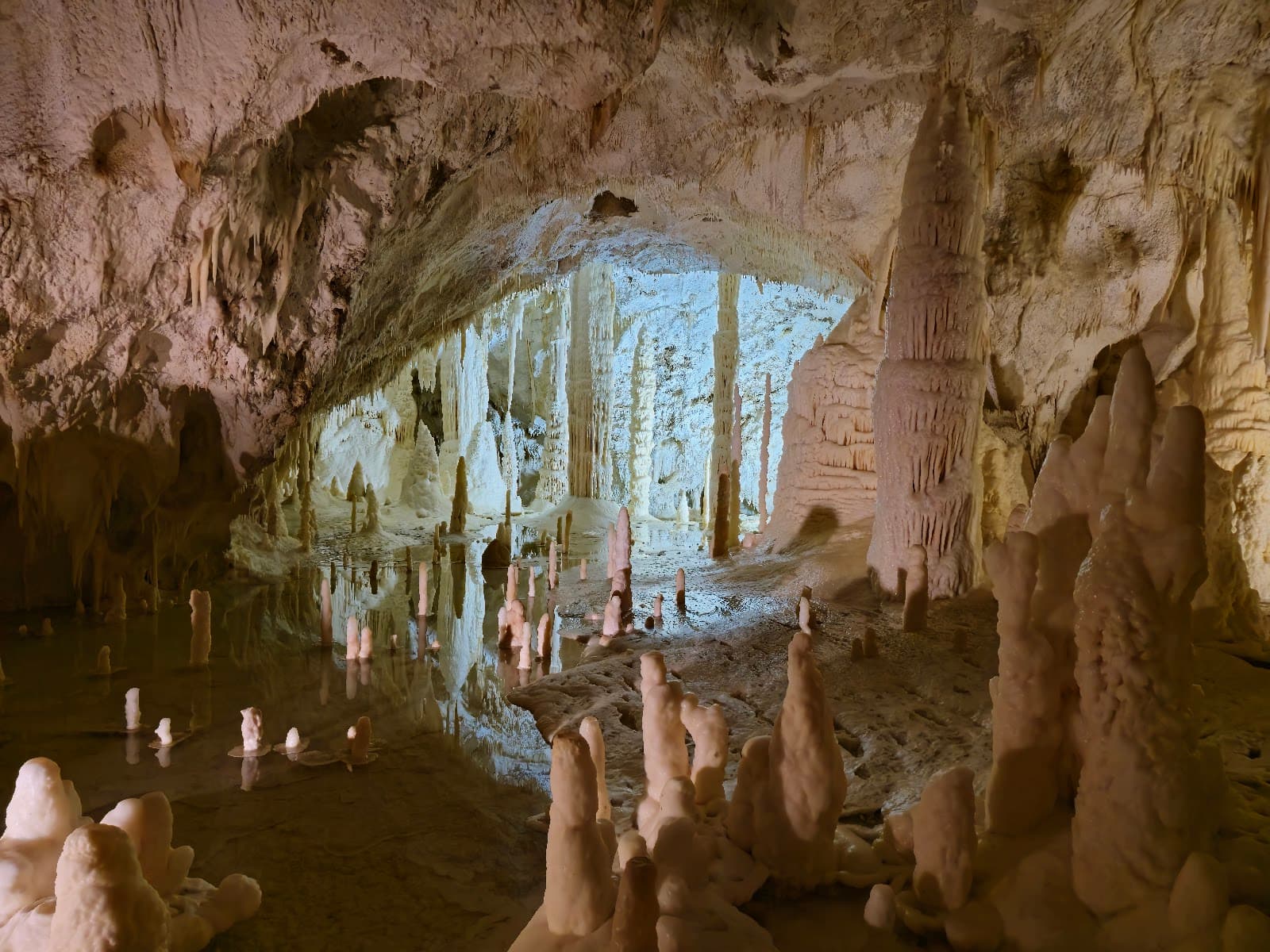 Frasassi Caves - Image 1