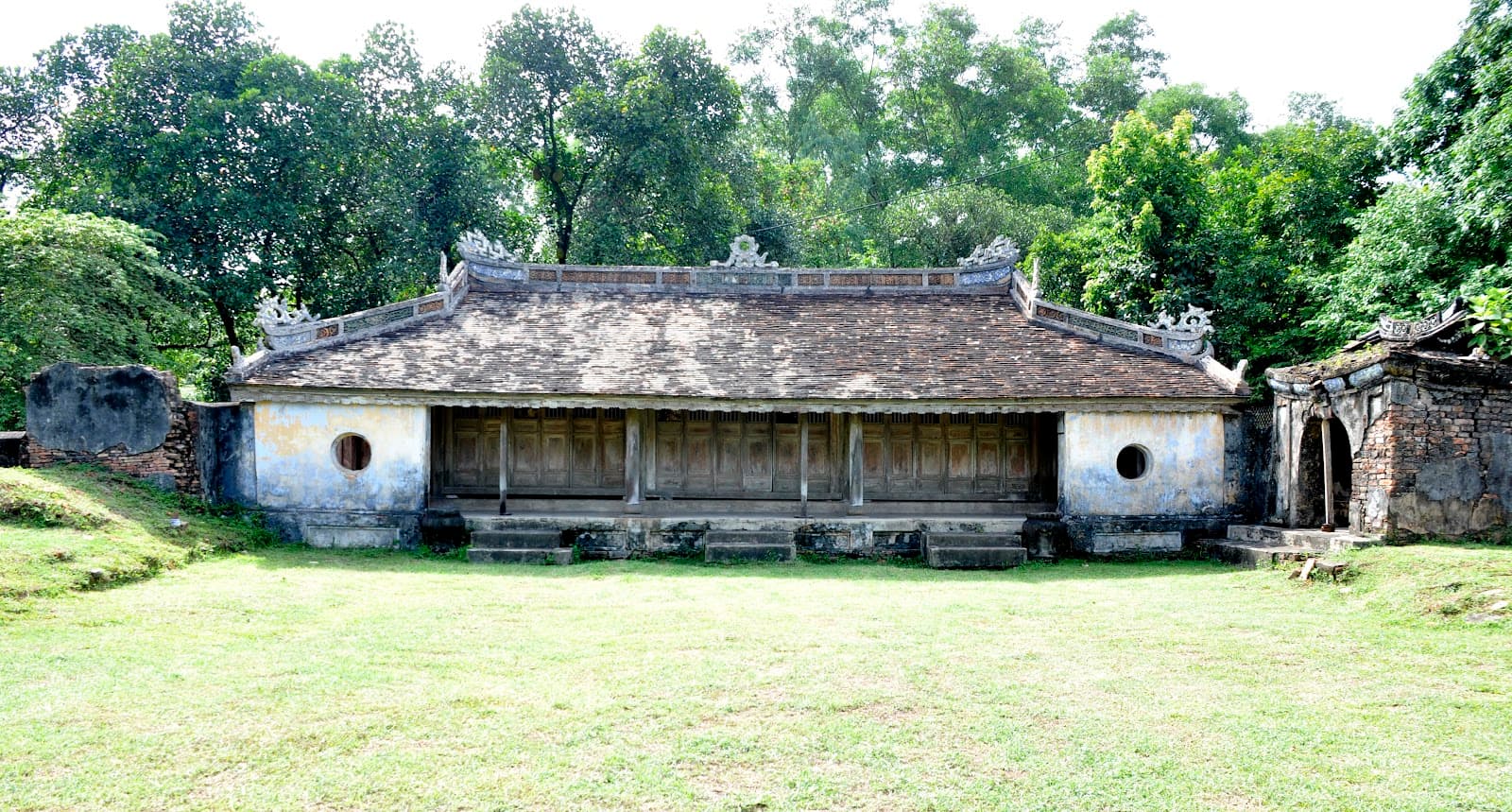 Voi Re Elephant Temple - Image 1