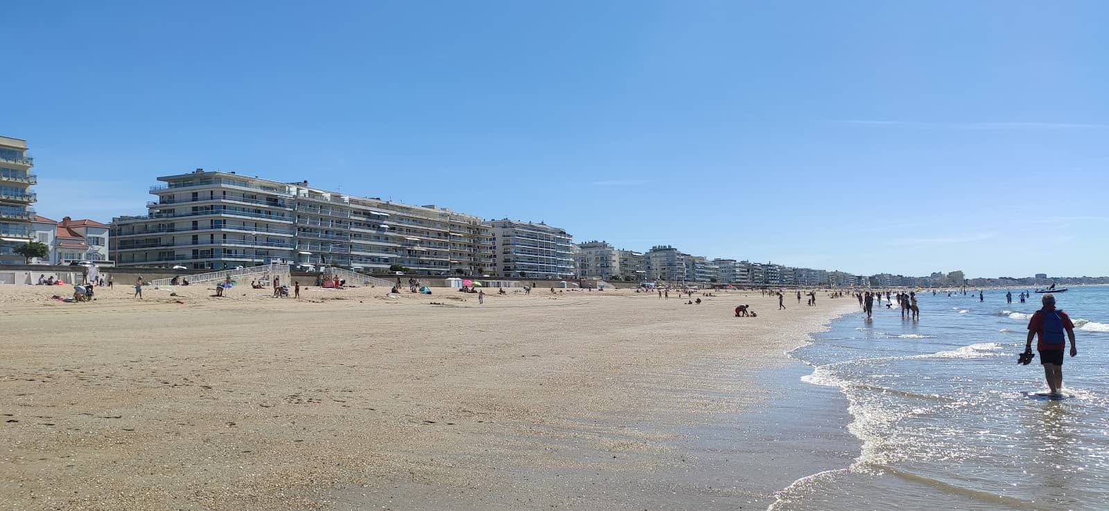 Les Pins District