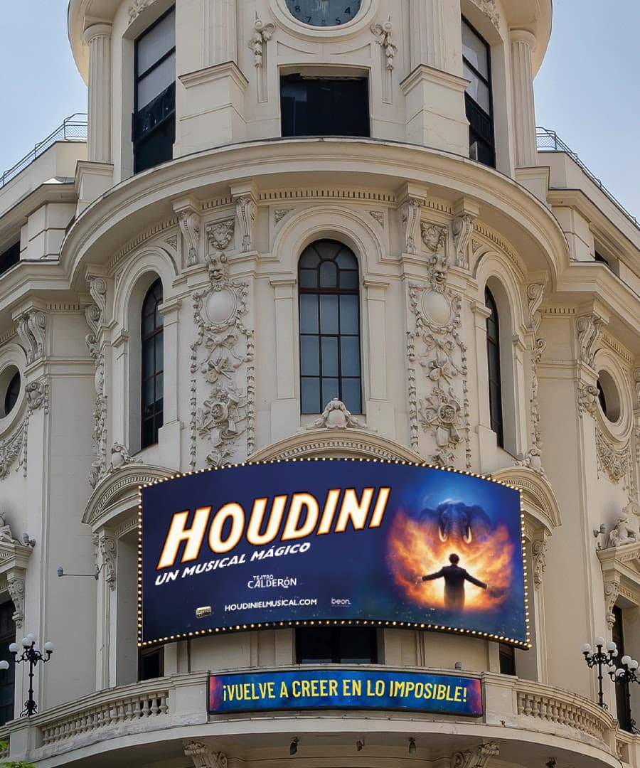 Teatro Calderón - Image 1