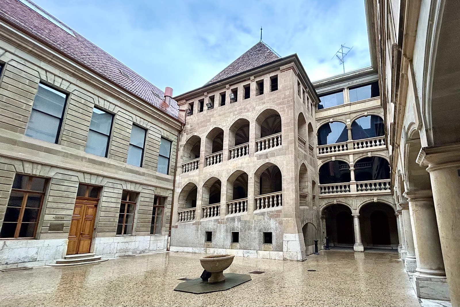 Hôtel de Ville & Alabama Room - Image 1