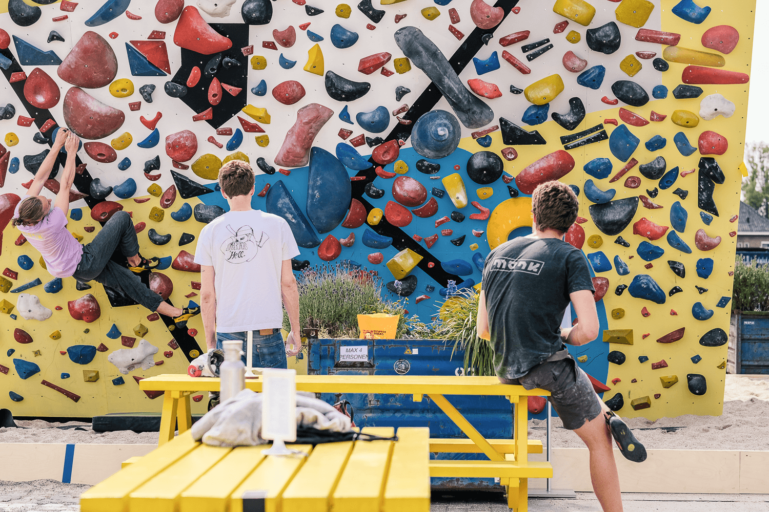 Cozy Cafe & Social Vibe