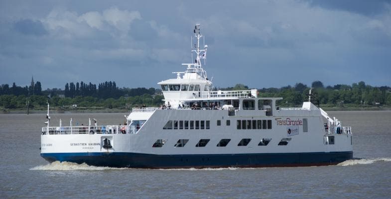 Blaye–Lamarque Ferry - Image 1