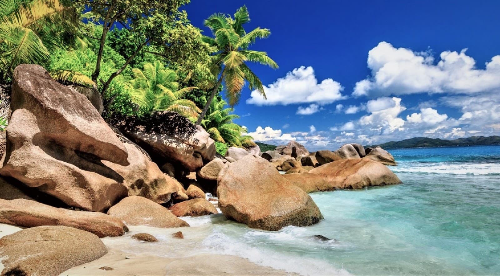 Félicité Island - Image 1