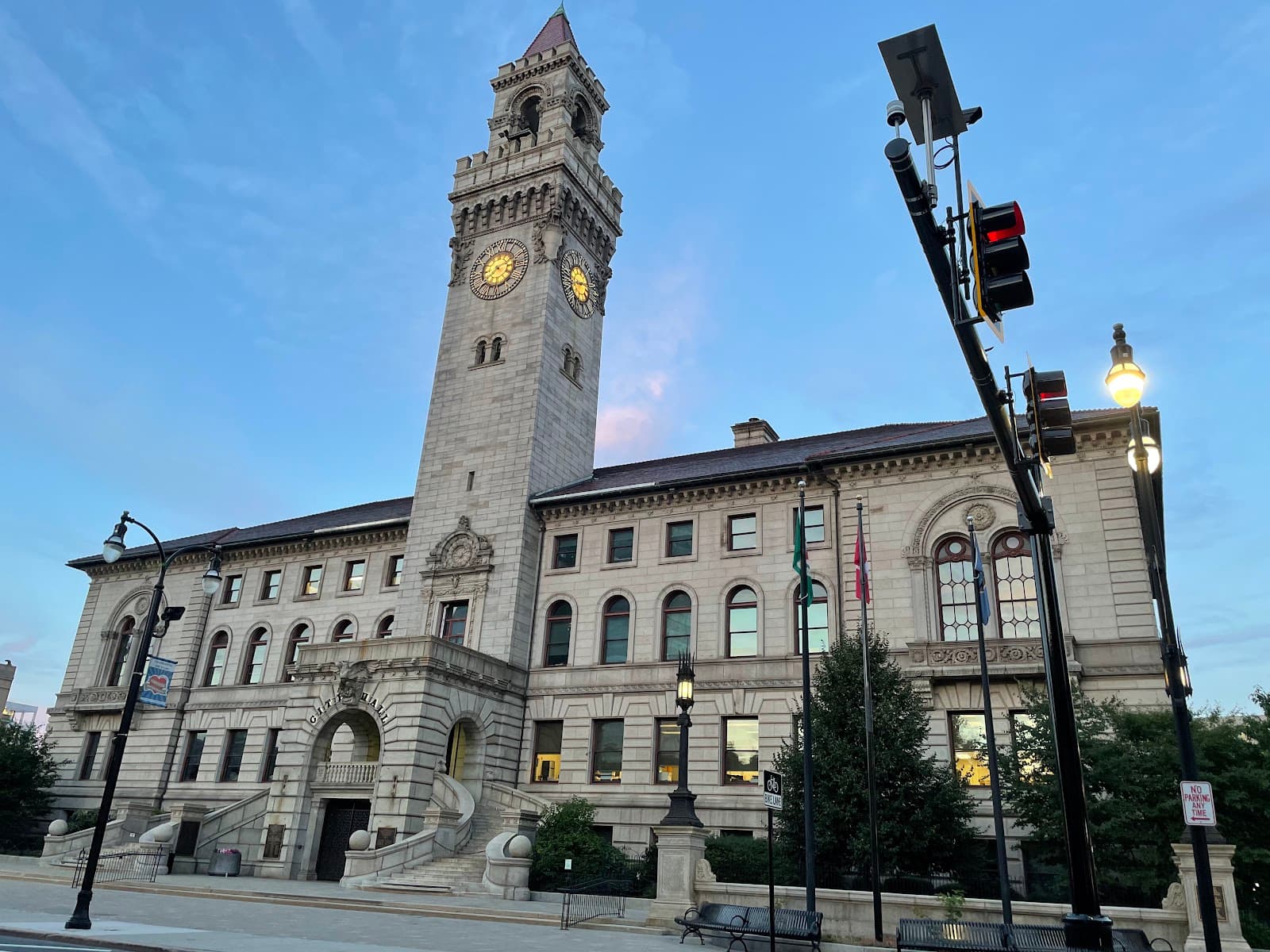 Worcester Common & City Hall - Image 1