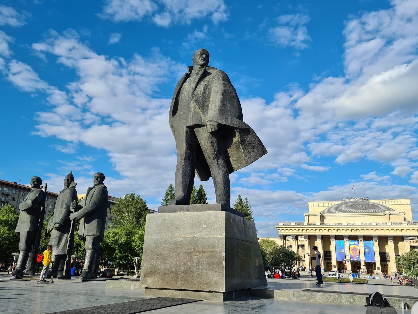 Lenin Square - Image 1