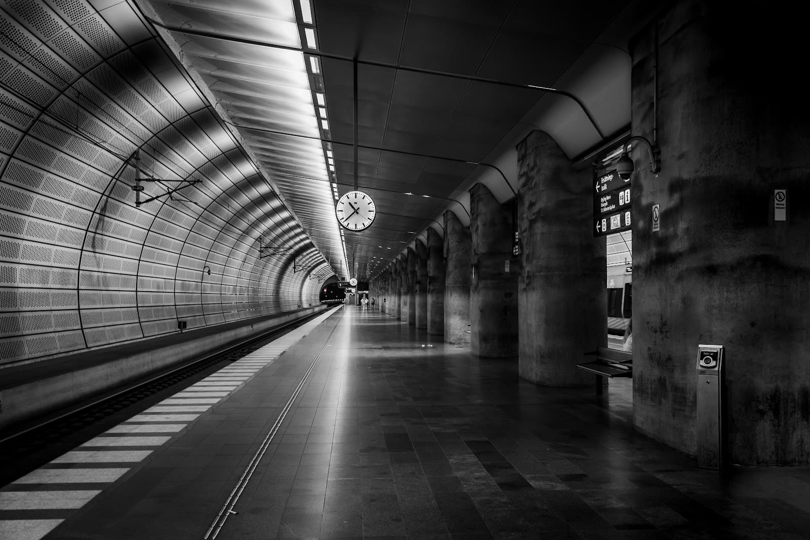 Triangeln Station - Image 1