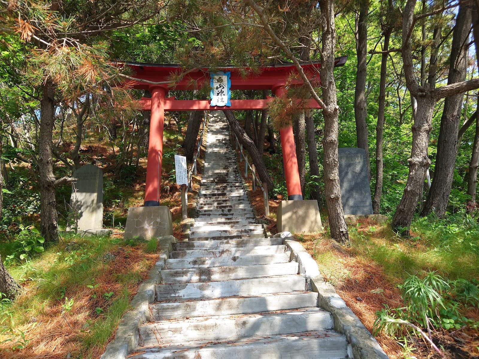 Yura Coast & Hakusan Shrine Torii - Image 1