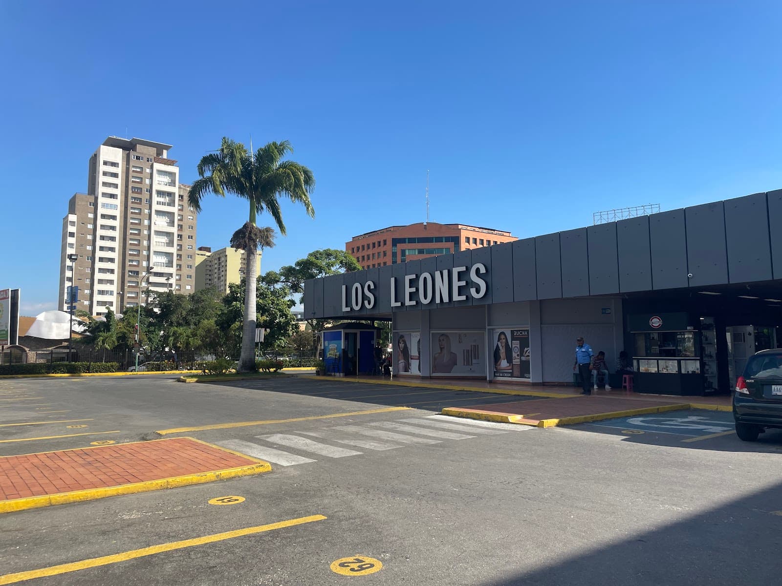 Los Leones district - Image 1