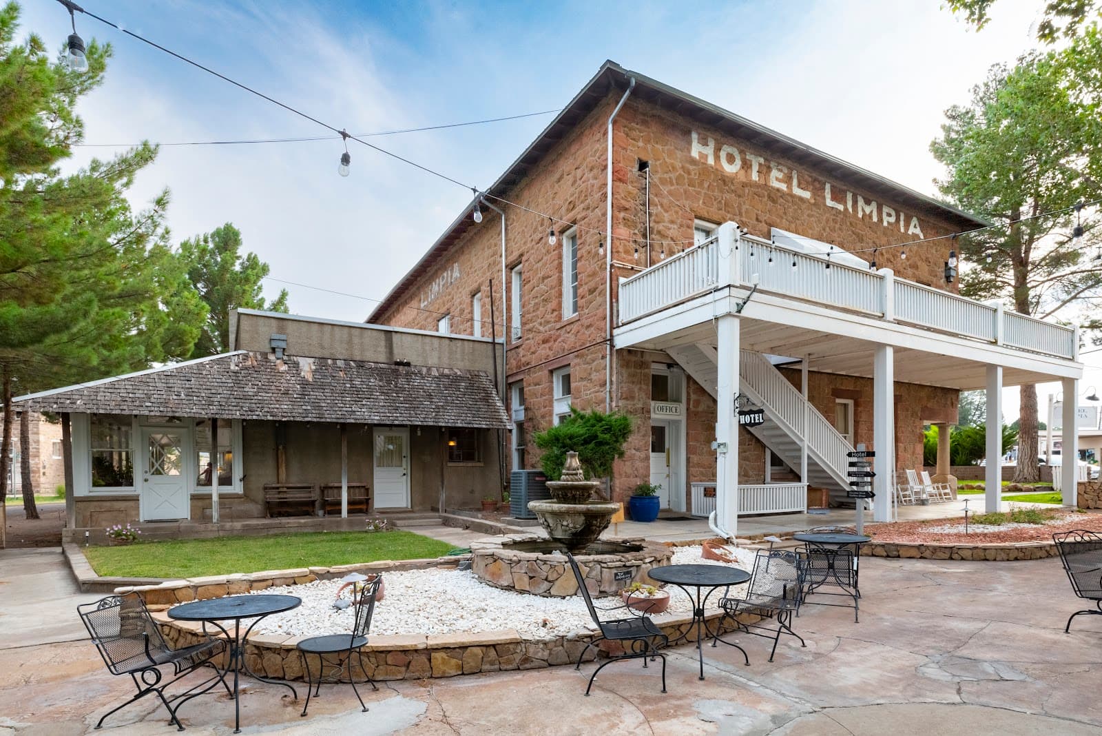 Hotel Limpia - Image 1