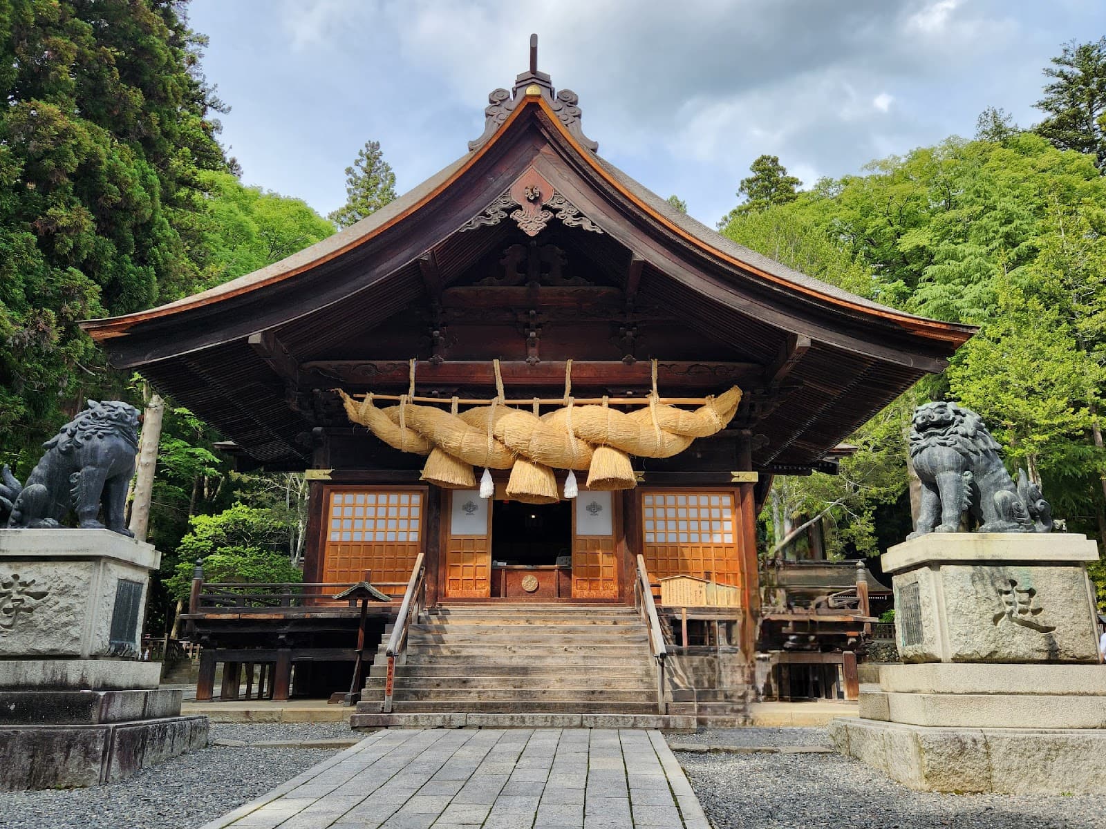 Suwa Taisha Shimosha Treasure Hall - Image 1