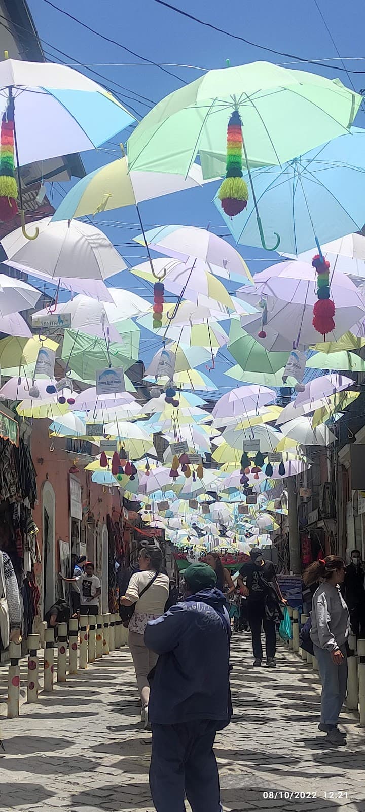 Calle Sagárnaga La Paz Bolivia - Image 1