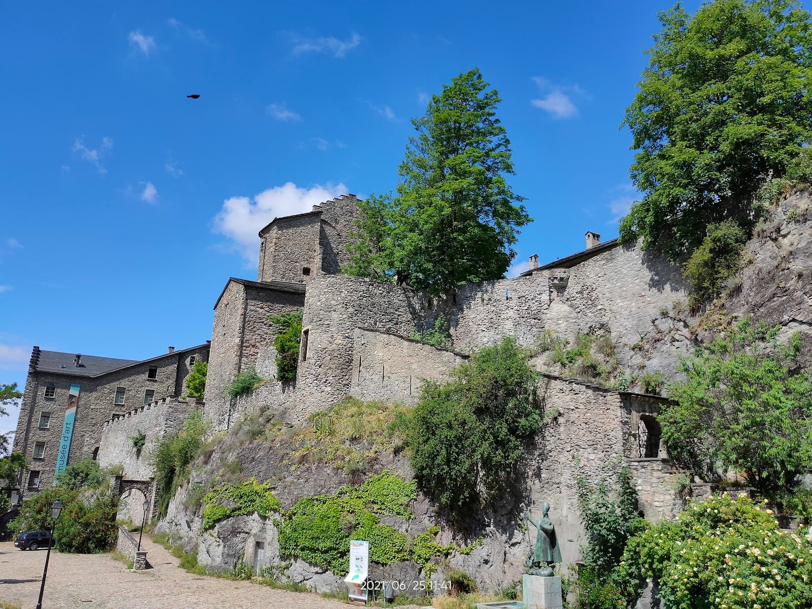 Rue des Châteaux - Image 1