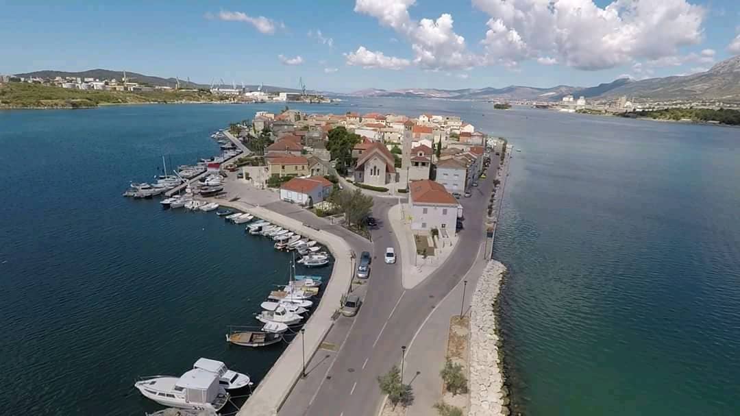 Proximity to Split