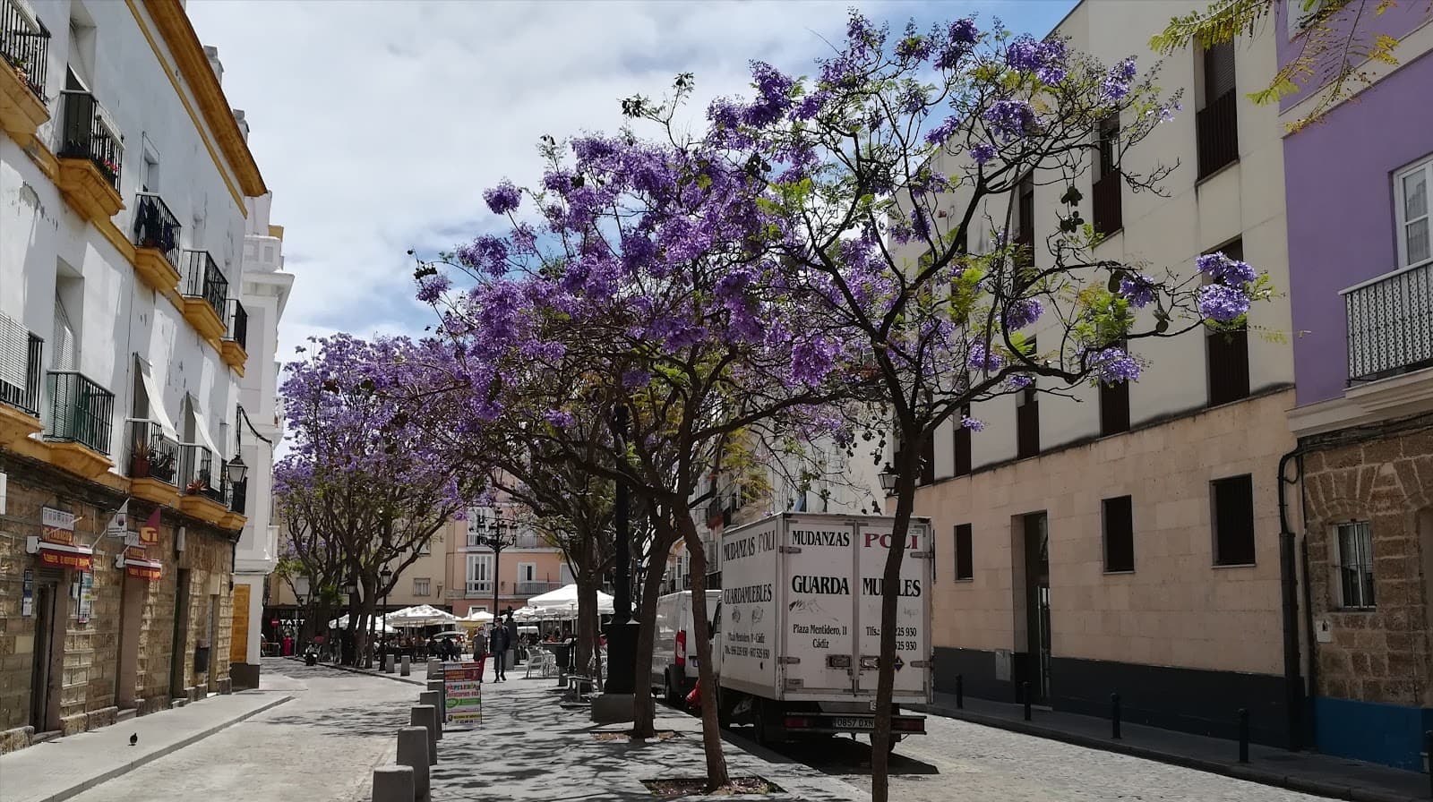 Mentidero Neighborhood - Image 1